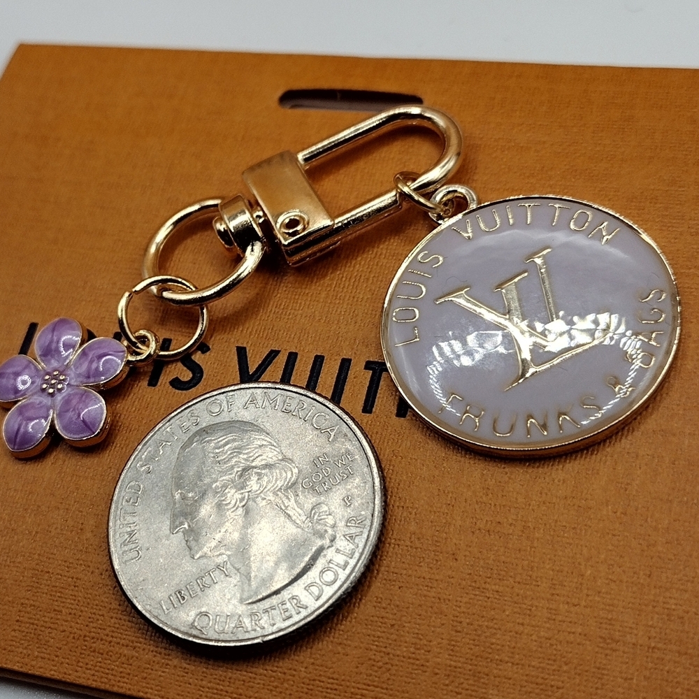 Louis Vuitton Trunks & Bags Charm 25mm Lilac - Picture 6 of 9